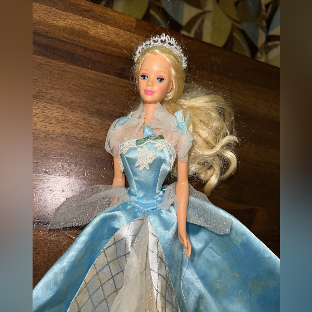 Barbie 1998 Sleeping Beauty eyes open close doll
